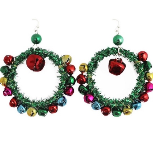 Holiday Time Jewelry - Holiday time dangly wreath earrings